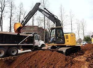 Экскаватор John Deere 135D