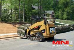 Компактный гусеничный погрузчик Cat 257B3