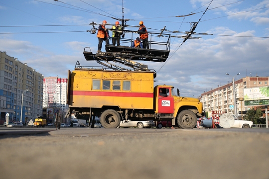Челябинский водитель грузовика оборвал троллейбусную сеть