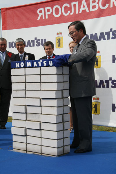 Первый камень завода Komatsu