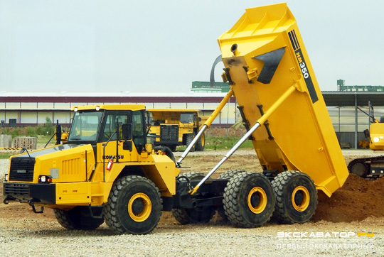 Красавец-самосвал Komatsu на демо-шоу