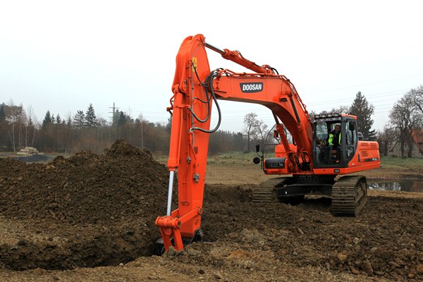 Еще раз о Intermat: обновленные модели гусеничных экскаваторов Doosan