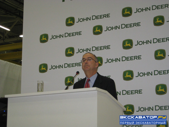 Сэмюэль Аллен , Президент, Исполнительный директор и Председатель Совета Директоров Deere&Company