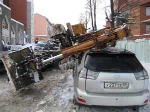 Экскавотор раздавил Lexus