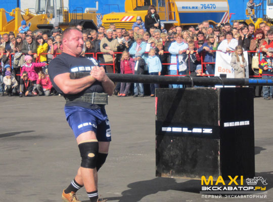 Турнир силачей BELAZ STRONGMAN CUP 2011. Поднимание бетонных чемоданов