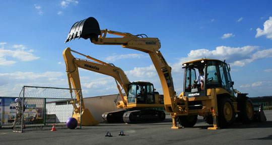 Показательное выступления техники Komatsu