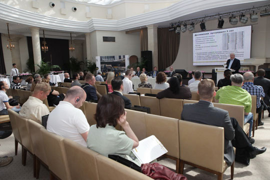 John Deere меняет власть и увеличивает продажи