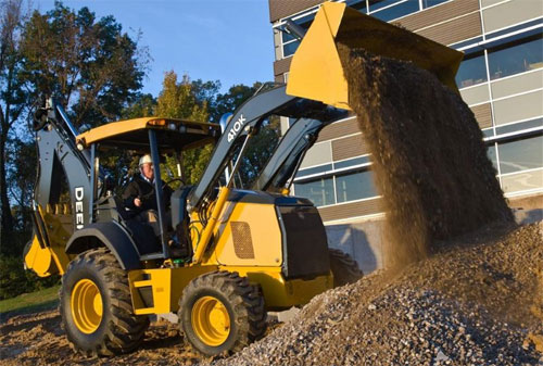  John Deere: новая серия модернизированных экскаваторов-погрузчиков