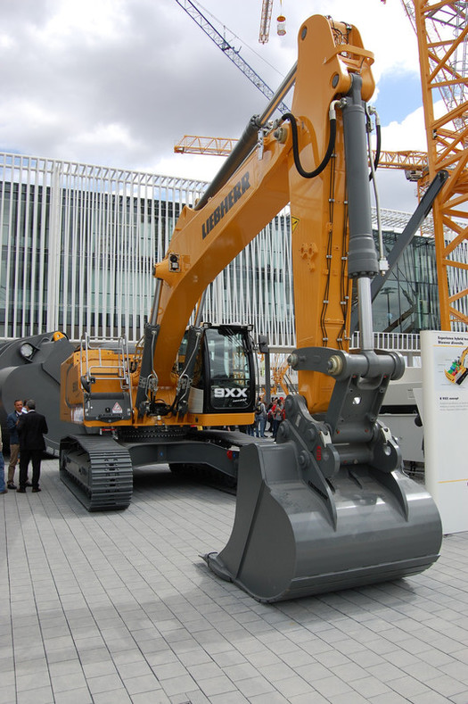 Экспериментальный вариант гибридного экскаватора от Liebherr