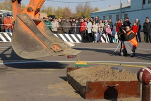 Соревнования за звание лучшего среди водителей спецтехники в Омске