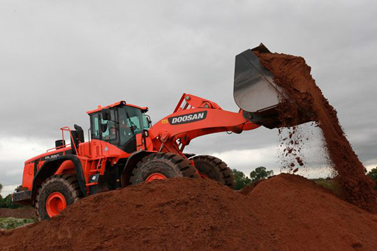  Doosan официально представил новый фронтальный погрузчик DC13 SCR