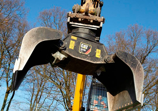 Cat разработала грейфер для гидравлических экскаваторов