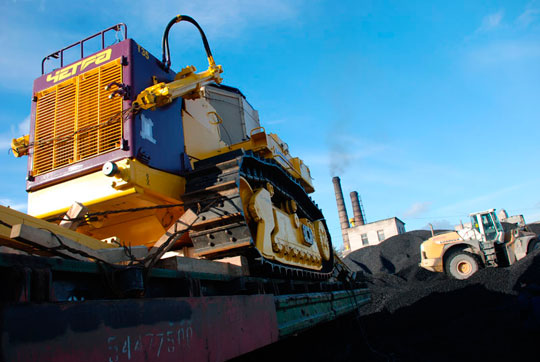 Бульдозер ЧЕТРА Т-35, носящий на своем борту имя тяжелоатлета Александра Иванова