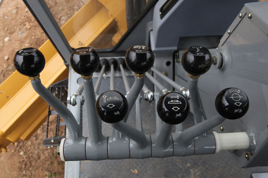 Рычаги ууправления автогрейдером SEM