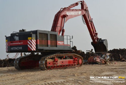 Экскаваторы Hitachi Zaxis в бухте города Нуадибу, Голландия, достают со дна затонувшие корабли