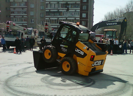 Мини-погрузчик JCB 260