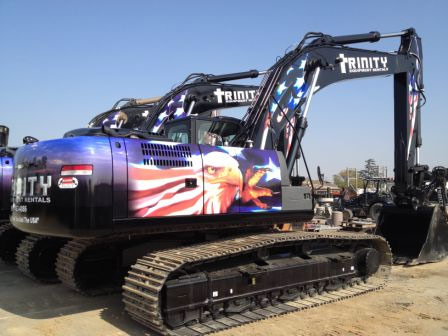 Экскаватор Kobelco SK485 Mark 9 на выставке World of Concrete-2012 