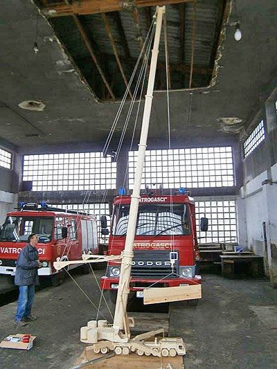 Автокран Liebherr LTM 11200 из спичек