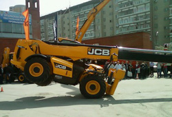 Кувырок вперед. Телескопический погрузчик JCB 540-170