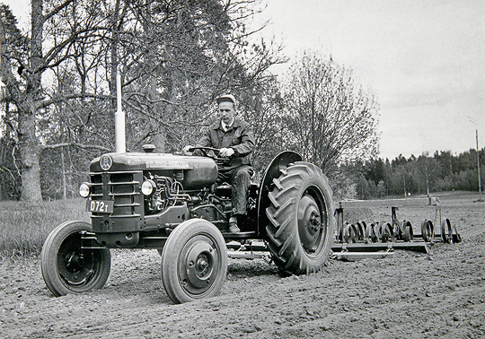 Один из первых шведских тракторов