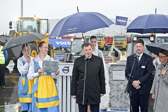 Церемония закладки первого камня в строительство современного экскаваторного завода Volvo в Калужской области