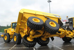 Возможно и такое. Сочлененный самосвал Volvo A35E