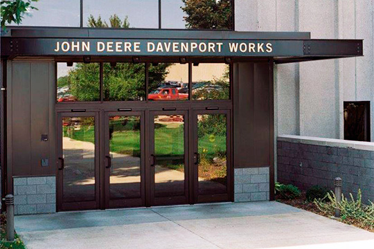 Завод John Deere