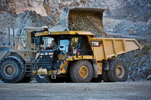 карьерный самосвал Cat 775G