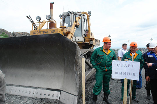 конкурс профмастерства среди машинистов карьерной техники предприятий СУЭК, карьерные бульдозеры