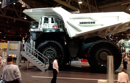 Карьерный самосвал Liebherr 