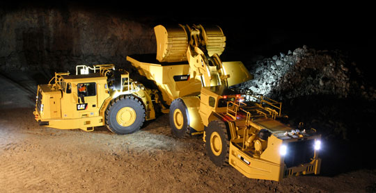 Новый шарнирно-сочлененный самосвал Caterpillar AD60 для подземных работ