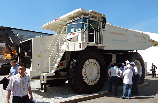 Карьерный самосвал Terex TR100 с грузоподъемностью 91 тонна