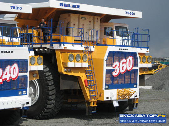 Карьерный самосвал Белаз - 75601