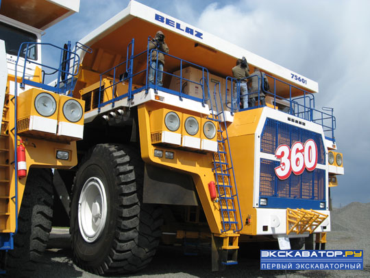 Карьерный самосвал Белаз - 75601
