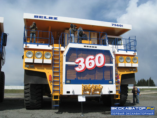 Карьерный самосвал Белаз - 75601