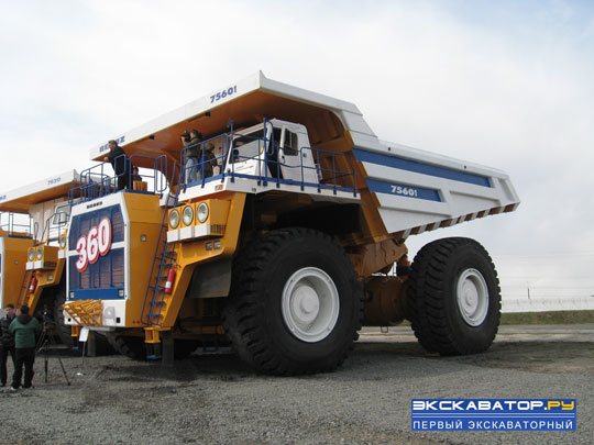 Карьерный самосвал Белаз - 75601