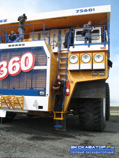 Карьерный самосвал Белаз - 75601