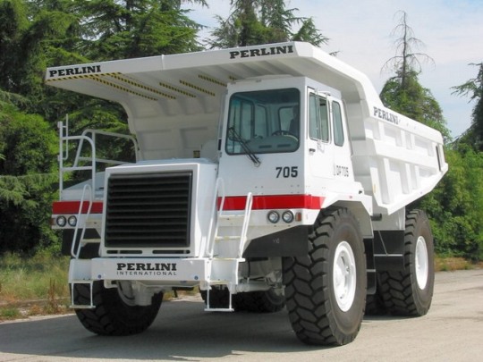 Perlini 705 поднимает груженый кузов за 16 секунд