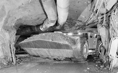 Погрузочно-доставочная машина с увеличенными размерами ковша