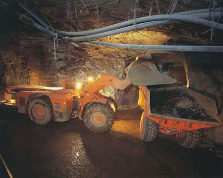 Пункт перегрузки руды в автосамосвал