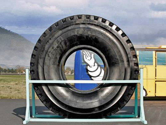 Компания Michelin первую радиальную шину для карьерных самосвалов выпустила в 1959 году