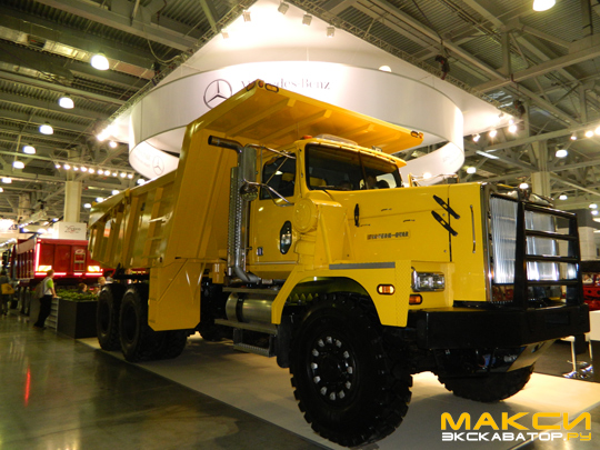 Карьерный самосвал Western Star 6900XD от Mercedes-Benz 