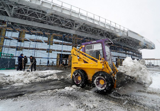 ЧЕТРА за спорт: мини-погрузчики готовят Казань к открытию Универсиады