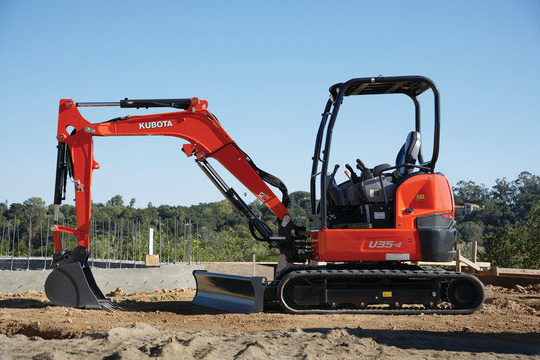 Мини-экскаватор Kubota KX035-4 обладает большой кабиной