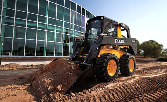 Мини-погрузчик Deere 326Е