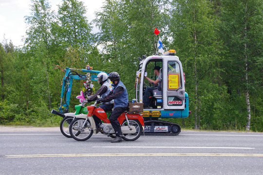 путешествие через Финляднию на мини-экскаваторе Sunward SWE17B
