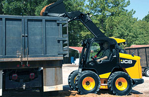 Мини-погрузчик с бортовым поворотом JCB