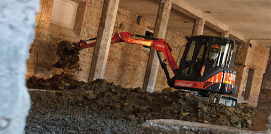 Мини-экскаватор Hitachi ZX33U-3 на работах в Ватикане
