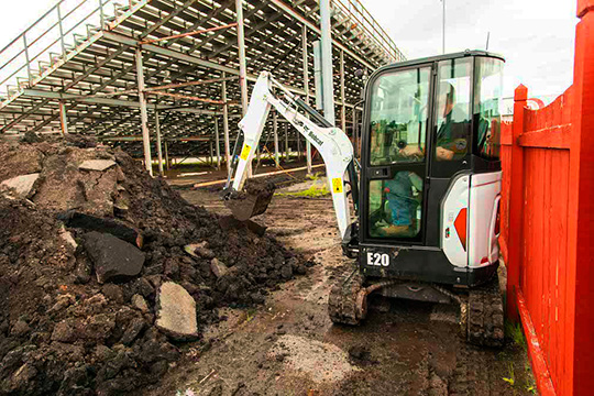 Маленькие осенние новинки: компактный экскаватор Bobcat E20