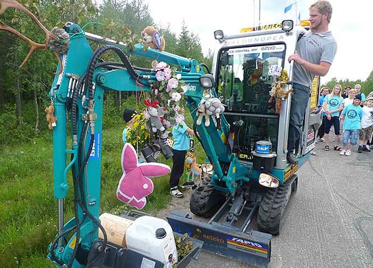 путешествие через Финляднию на мини-экскаваторе Sunward SWE17B